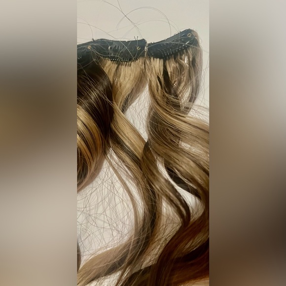 Vigorous Hair Extensions 7 pc w/16 clips (one clip missing) blonde/dark brown - Picture 4 of 9